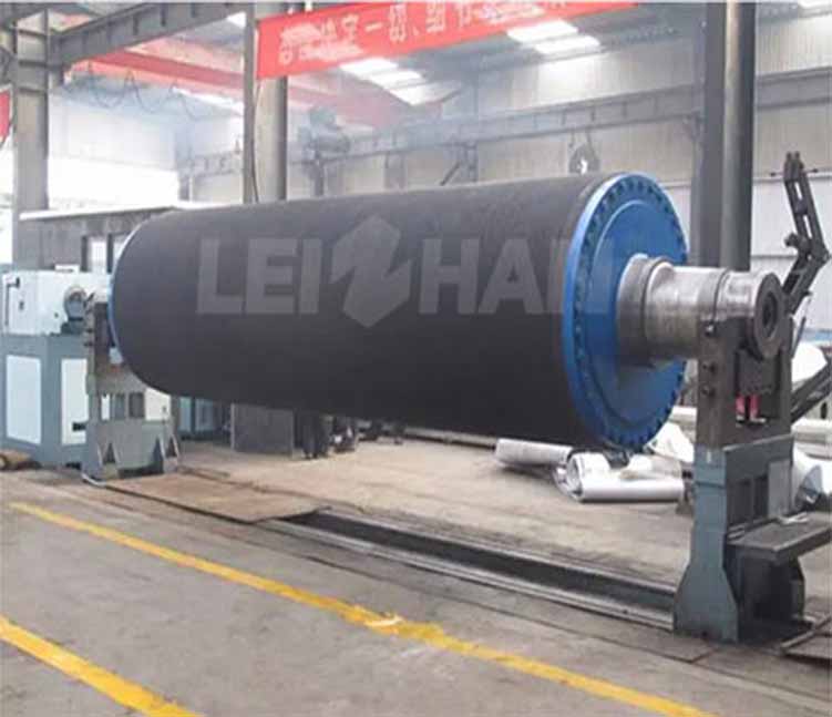 Advantages-of-Vacuum-Press-Roll-in-Paper-Making-Line